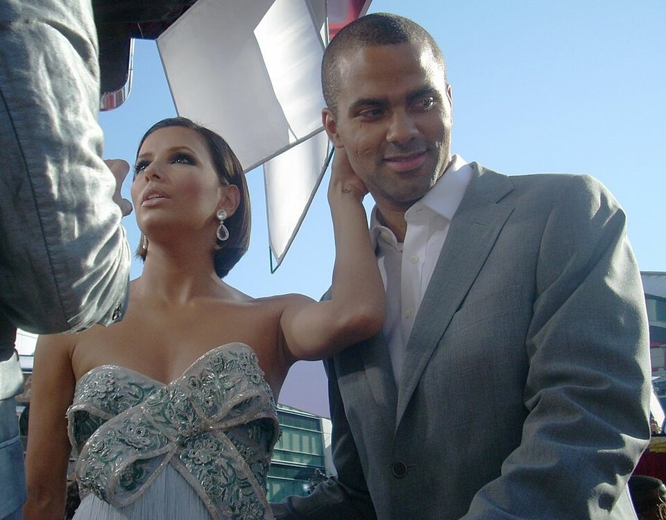 1024px-Eva_Longoria_and_Tony_Parker.thumb.jpg.38de3f48399390df5acad6df160bb106.jpg