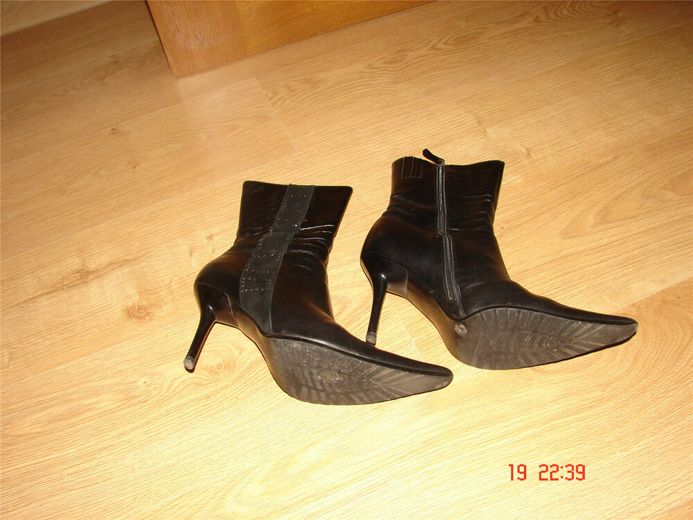 1814969048_Bootsfemale1.thumb.JPG.e663aeec37f26af76537956d28bd4b5c.JPG