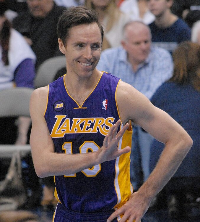 800px-Steve_Nash_Lakers_smiling_2013.thumb.jpg.d1786a70b6f267bf501b0783952fefde.jpg