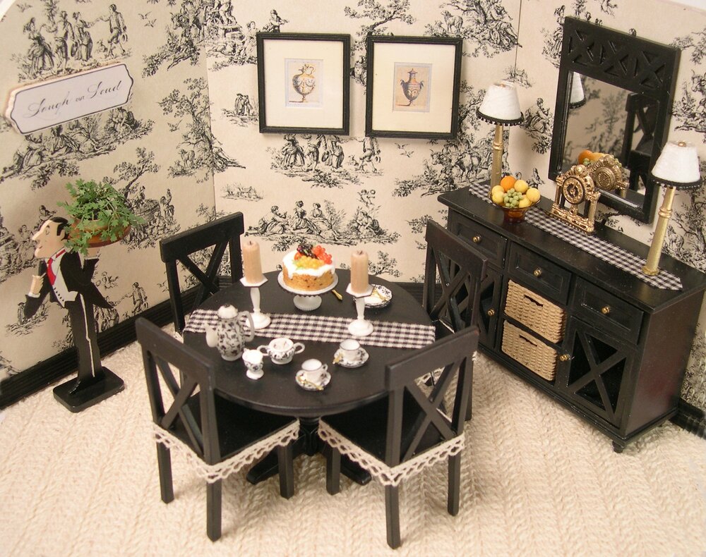 BlackDiningRoom.thumb.jpg.7c5f11f7cfa2f4b31d207af4aed091d8.jpg