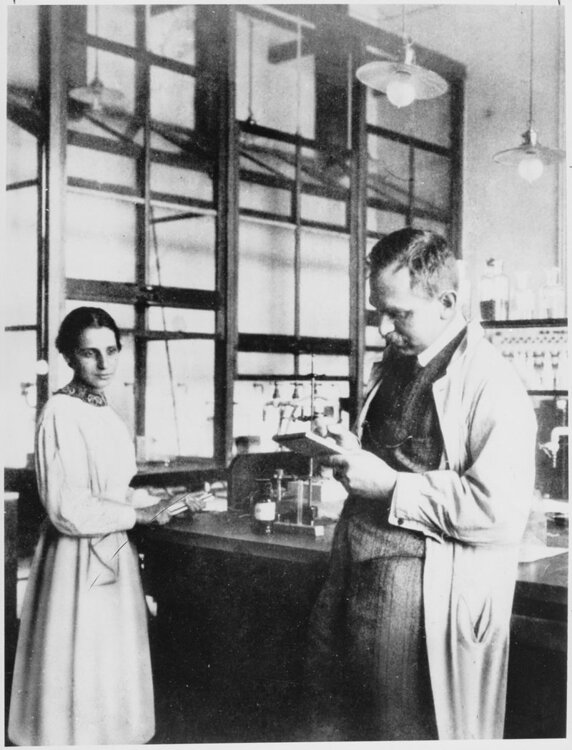 Otto_Hahn_und_Lise_Meitner.thumb.jpg.34cc48e31f7d0179fbef020d87c1d517.jpg