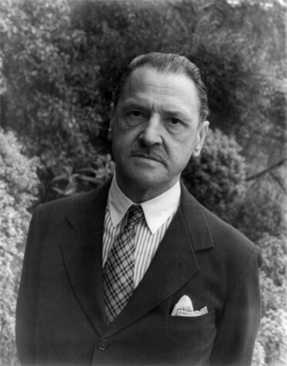 Somerset_Maugham_(1934).thumb.jpg.5b3826b81ff3b9e9fa3e0411ae3503e9.jpg