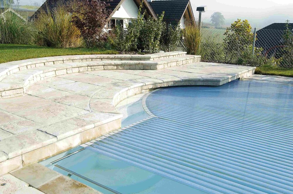 automatic_rigid_slatted_pool_cover_coping_canterleaved_covertech_grando.thumb.jpg.85c3d5b4d41f5aab06fecc2a4126bf4f.jpg