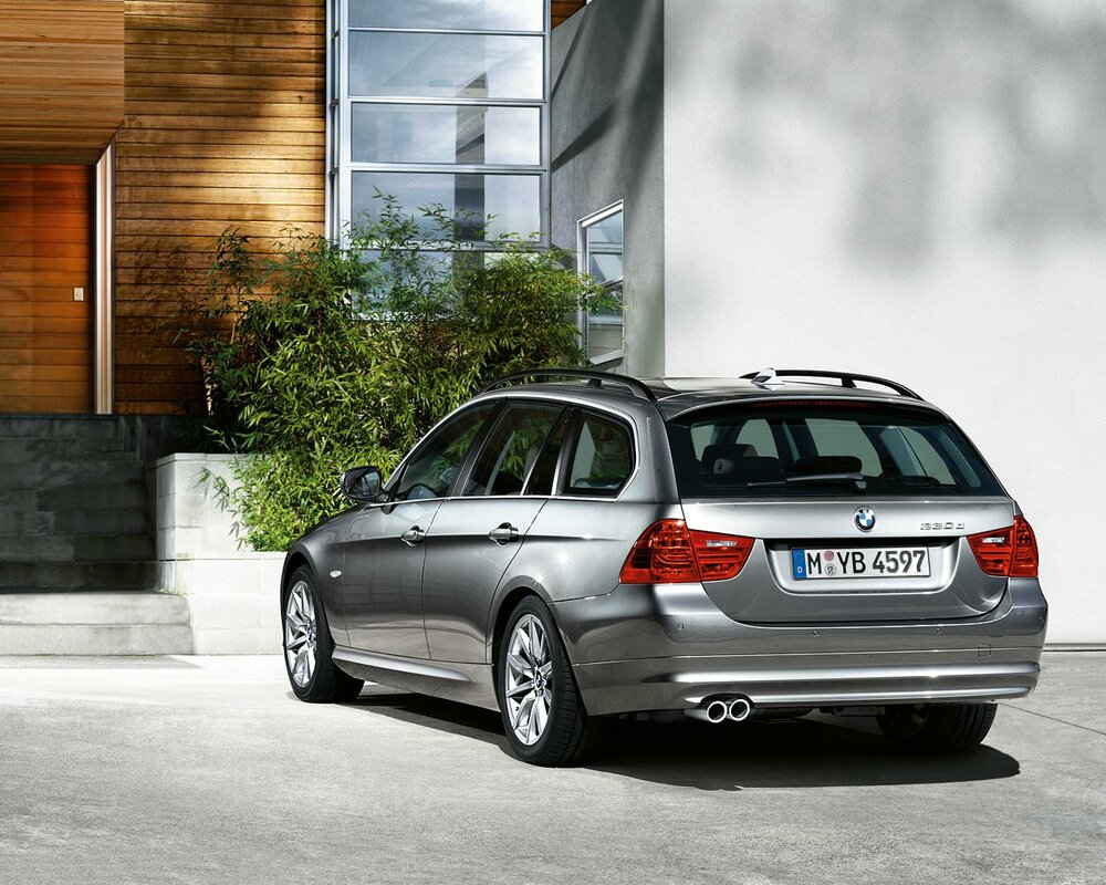 bmw_3series_touring_silver_01.thumb.jpg.b298ee5403bd6613688b3d8ad751902d.jpg