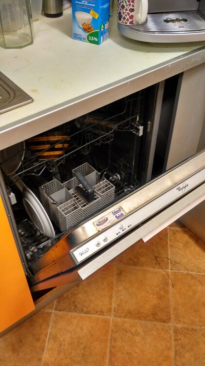 dishwasher.thumb.jpg.50163df762c8638a2220f648b654884a.jpg