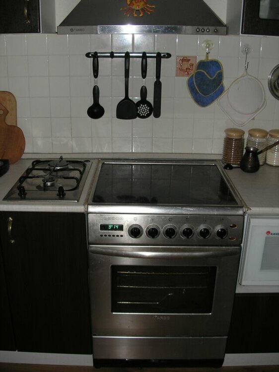 oven_665.thumb.jpg.5f25cc988937c29cc466c939b2d4f400.jpg