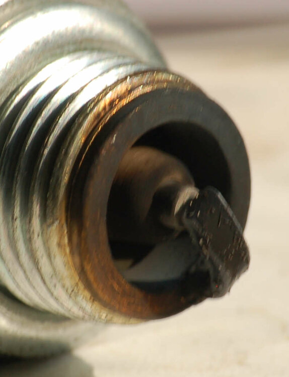 spark_plug.thumb.jpeg.822b036e0d363dbd3f1cd54460574653.jpeg