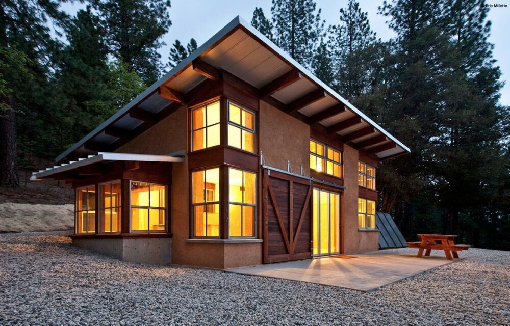 straw_bale_house_modern_9-1024x656.thumb.jpg.30433a19fa4c75ff8d9a1c266d868ee0.jpg
