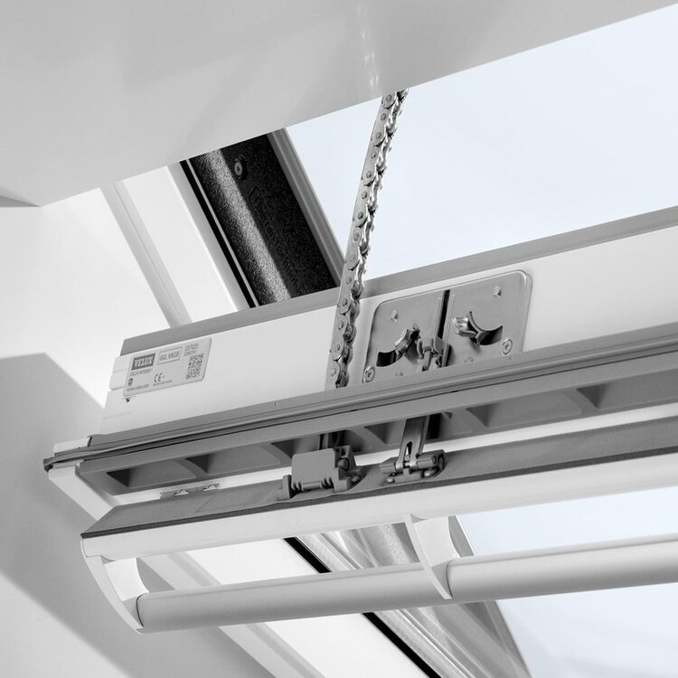 zoom_Velux_Centre_Pivot_INTEGRA_Solar_Powered_Roof_Window_White_Painted_Finish_2.thumb.jpg.82e3d9260cf2813f1364cde6f3e7afa9.jpg