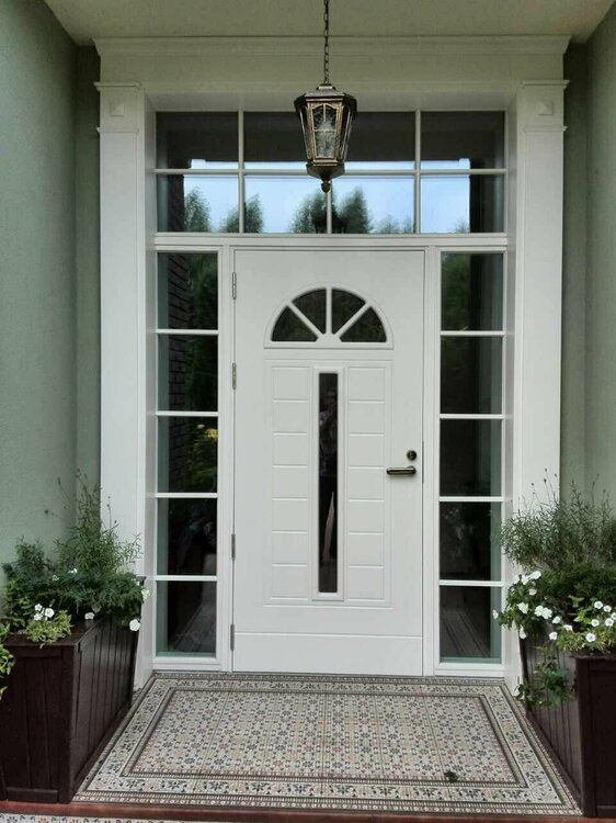 2 FE-107 KSI KYI Dcr.jpg