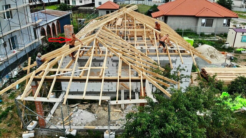 Прикол на крыше Астролога.jpeg