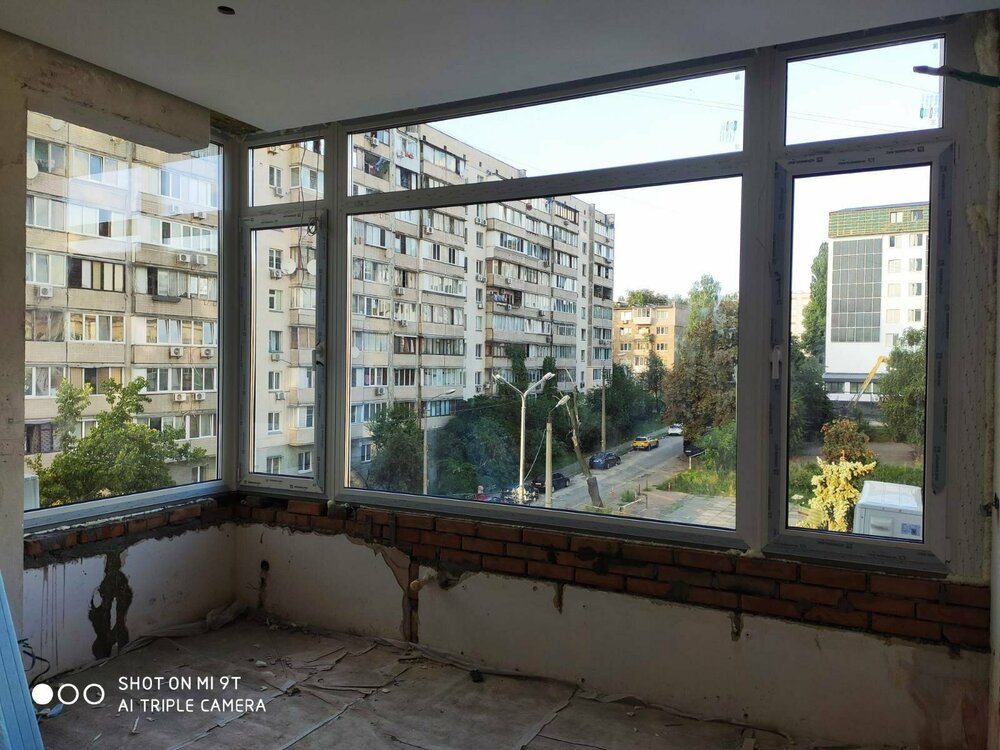 Остекление на К-Мифодиевской баклон в Коммерлинге.jpg