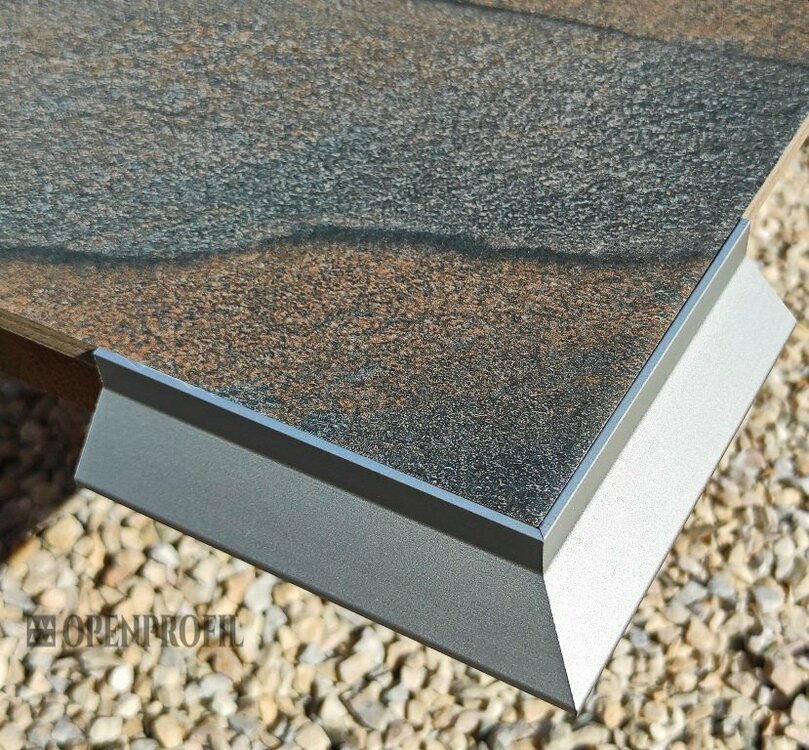 алюминиевый капельник отлив на балкон открытую террасу под плитку.jpg