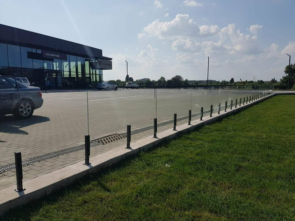 Автосалон Сеат парапет (1).jpg