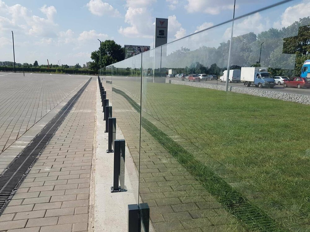 Автосалон Сеат парапет (4).jpg