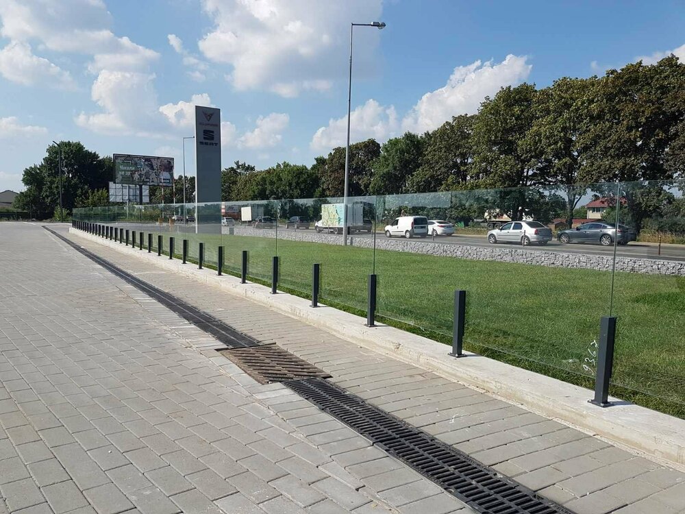 Автосалон Сеат парапет (2).jpg