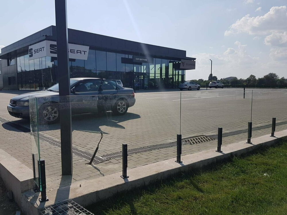 Автосалон Сеат парапет (3).jpg