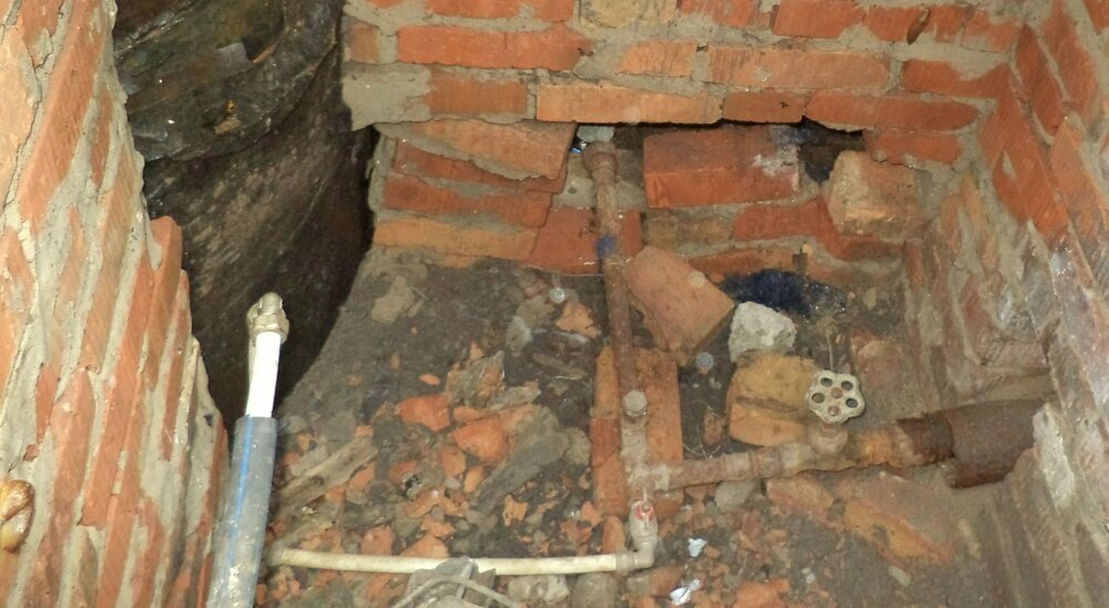 Труба соседей до реконструкции.jpg