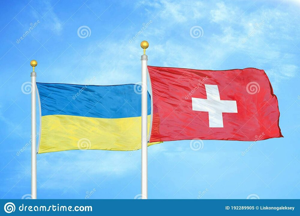 флаги-украины-и-швейцарии-у-флагштоков-голубом-небе-синий-фон-192289905.jpg