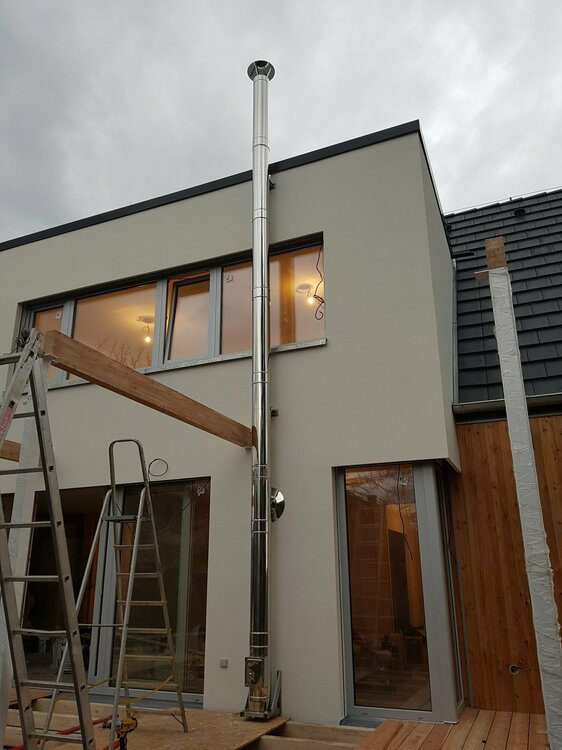 fasadni-nerezovy-komin-complex-zalozeny-na-konzoli-copy-1.jpg
