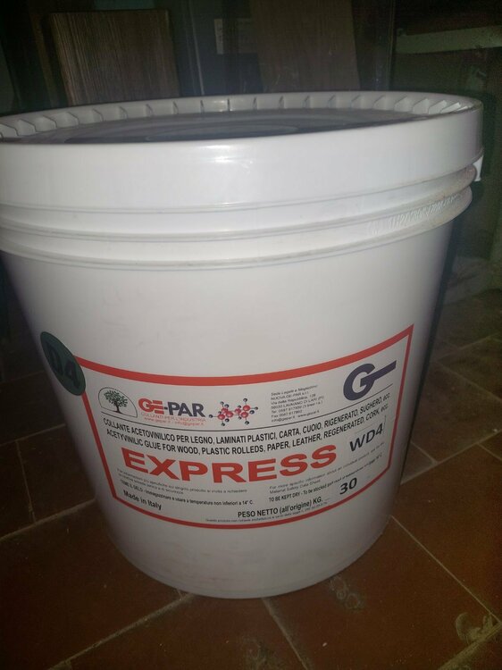 клей для вікон.jpg