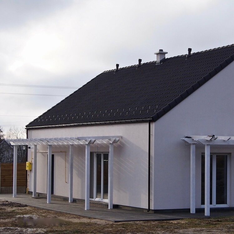 novyj-odnojetazhnyj-jenergojeffektivnyj-dom-s-dvumja-pergolami-pod-kievom-les-ozero-11.jpg