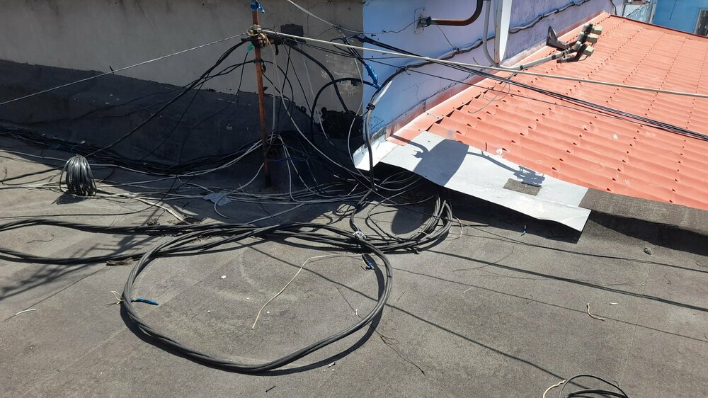 Кабели на кровле (02).jpg