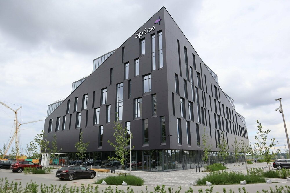 Biznes-tsentr-Space4-suchasna-arkhitektura-v-Rivnomu-scaled.thumb.jpg.df04d979aed9db3a2446354da81ea59f.jpg