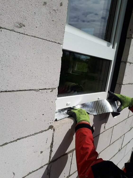 утеплення нижньої частини вікна.jpg