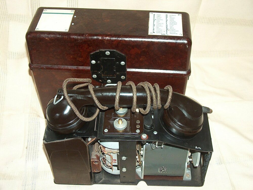 Feldfernsprecher_FF33.JPG