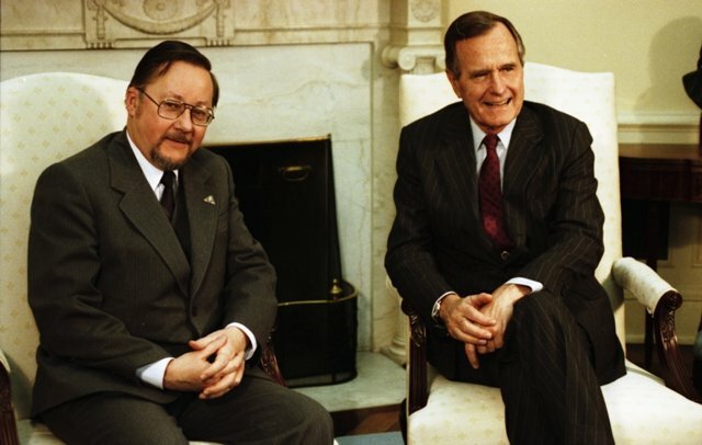 Chairman_of_the_Lithuanian_Supreme_Council_–_Reconstituent_Seimas_–_Vytautas_Landsbergis’_visit_to_the_United_States._Meeting_with_the_U.S._President_George_Bush._Washington,_U.S.,_December_10,_1990.jpg