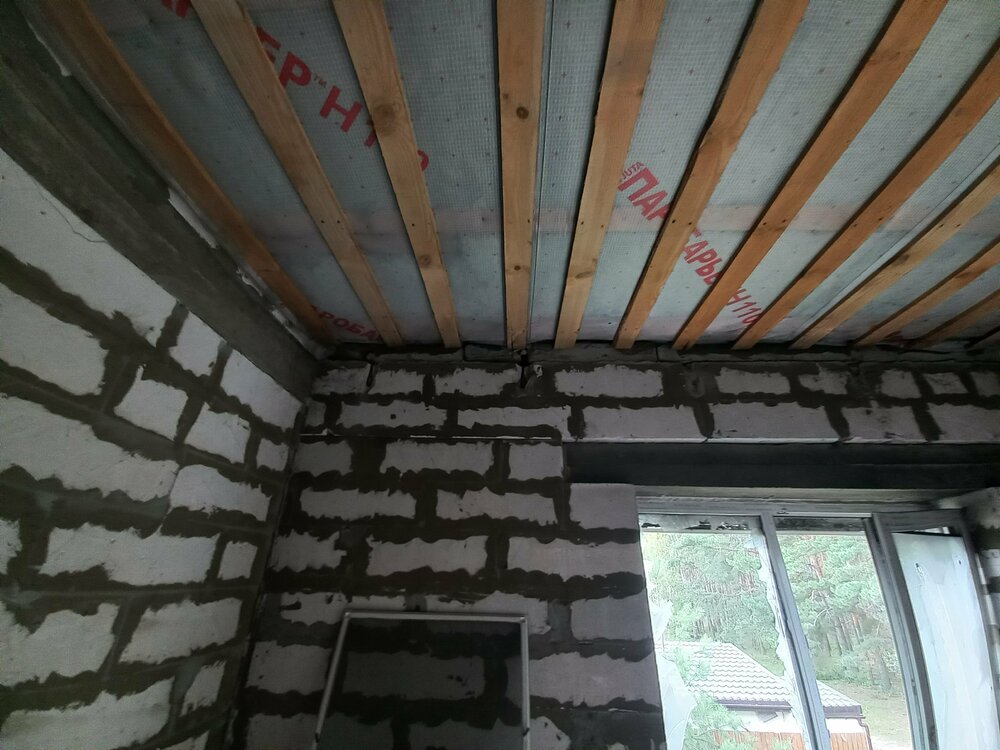 2 поверх кімната справа над вікном.jpg