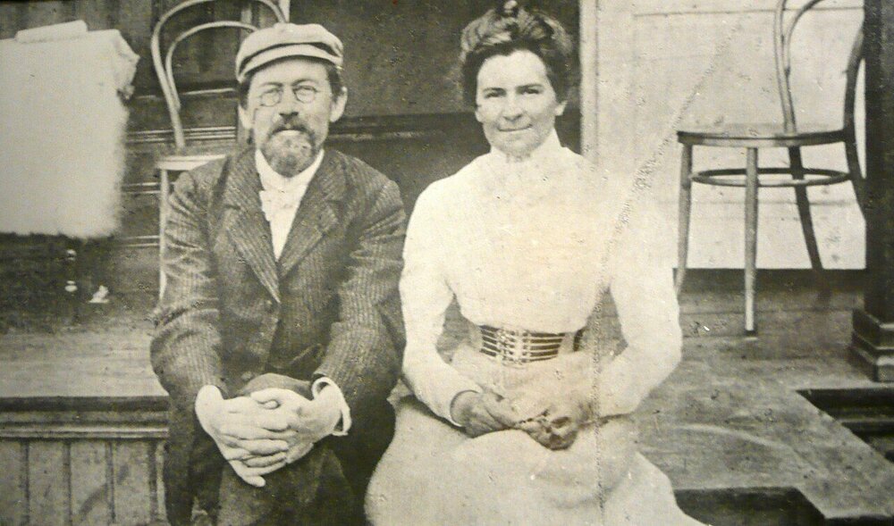 Anton_Chekhov_and_Olga_Knipper_1901.jpg