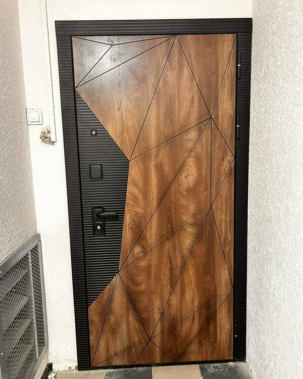 kupit_dveri_vkhodnyye (1).jpg